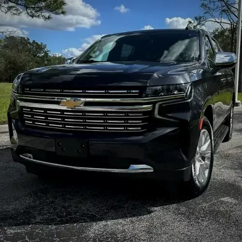 Chevrolet Suburban front grille, head on